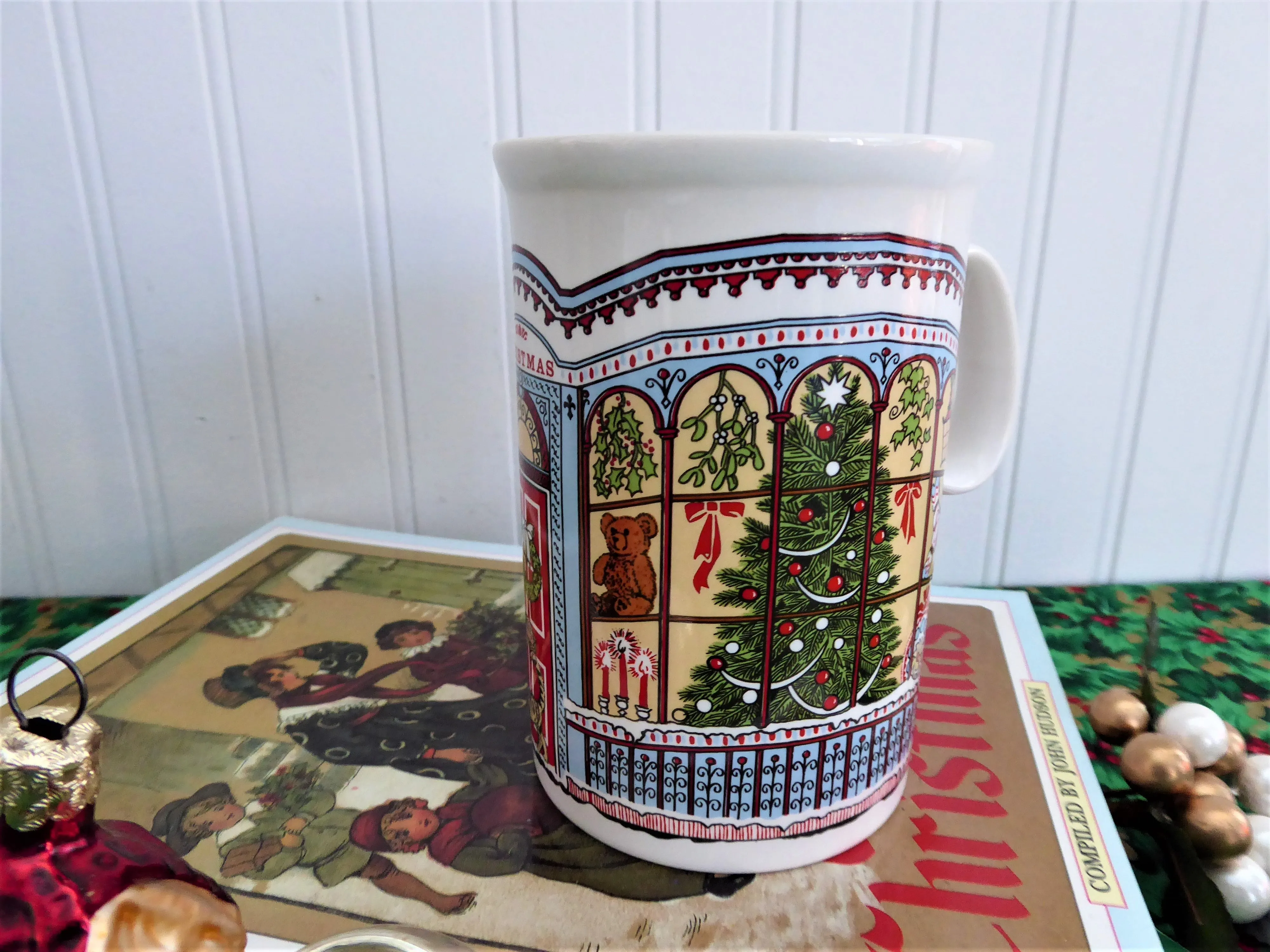 Dunoon Mug Sue Scullard Christmas Tree Windows Toys Stoneware Holiday Cats