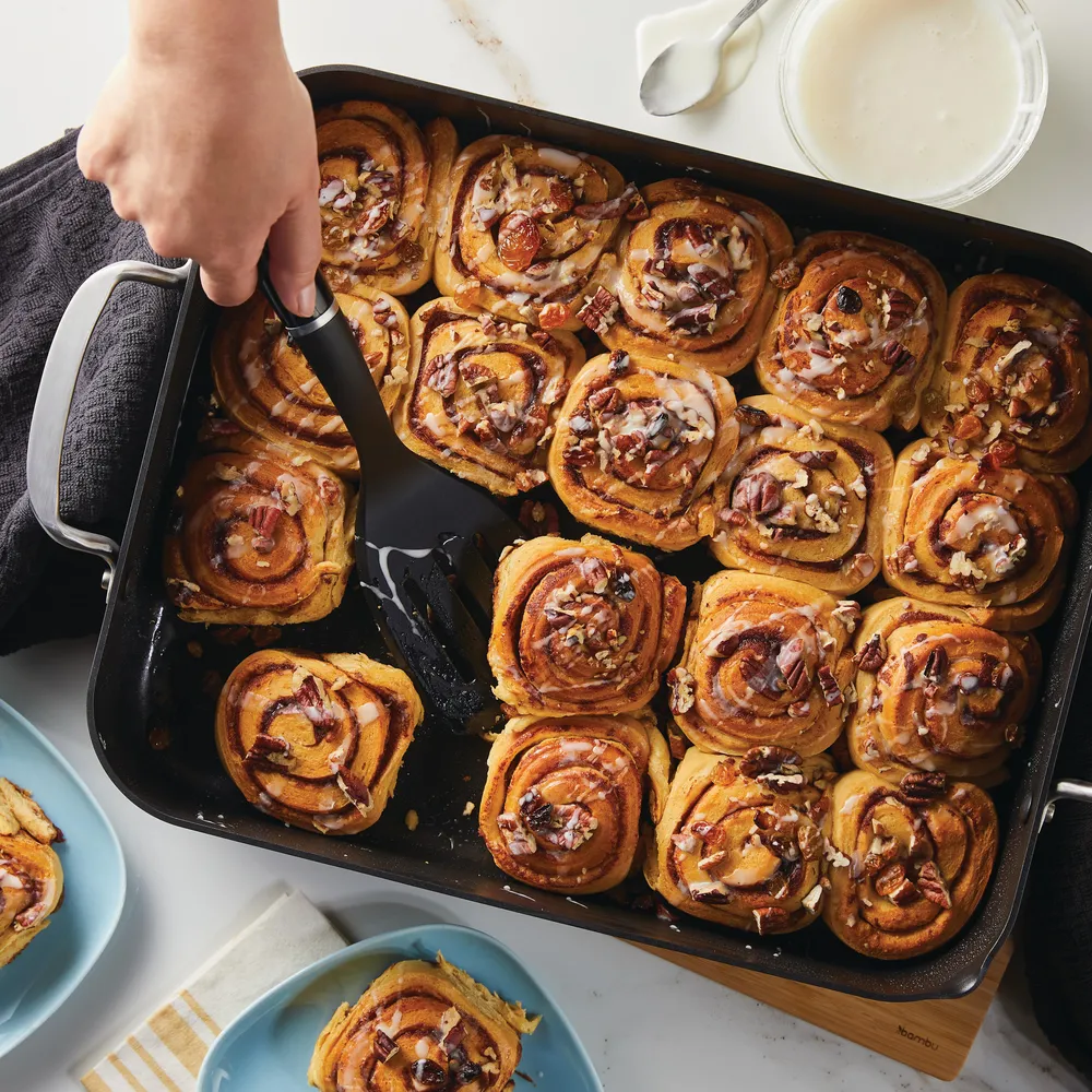 Hard-Anodized Roaster with Removable Nonstick Rack