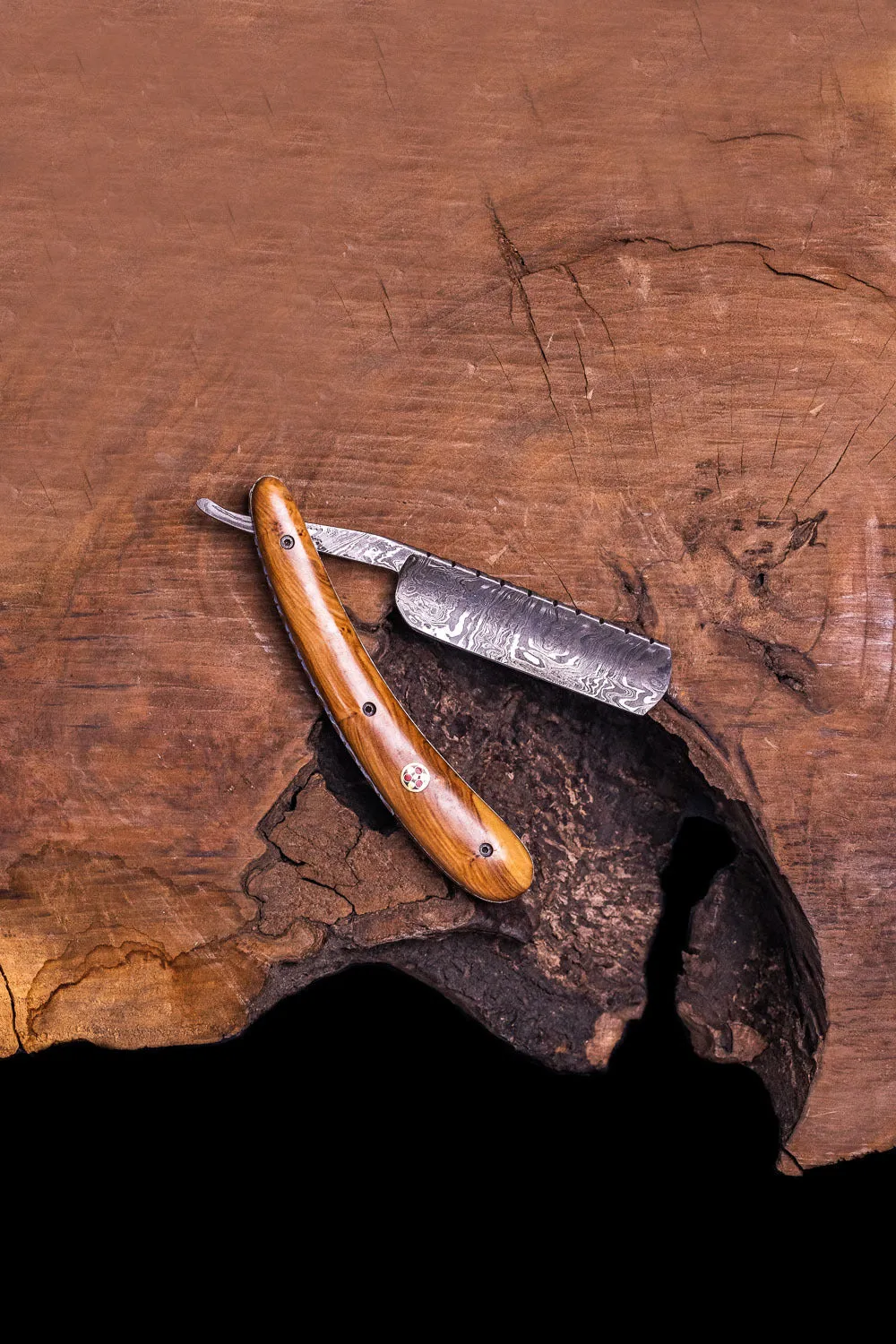 "THROAT CUTTER" - HANDMADE DAMASCUS STRAIGHT RAZOR - TAN OLIVE WOOD by Forseti Steel™