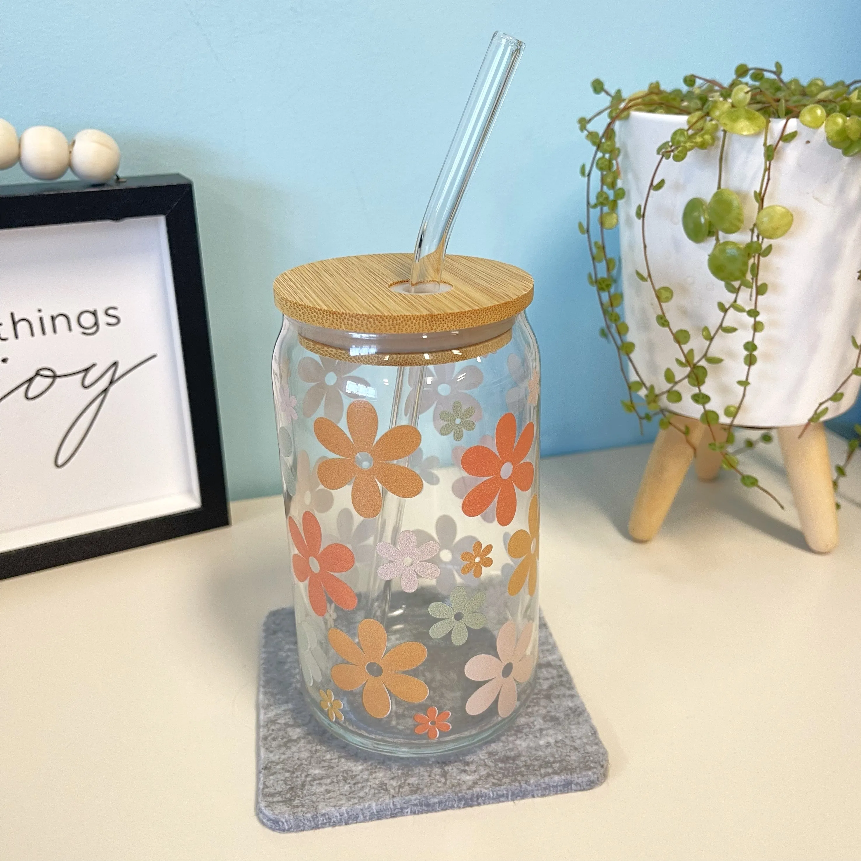 Retro Daisy Glass Cup with Lid and Straw